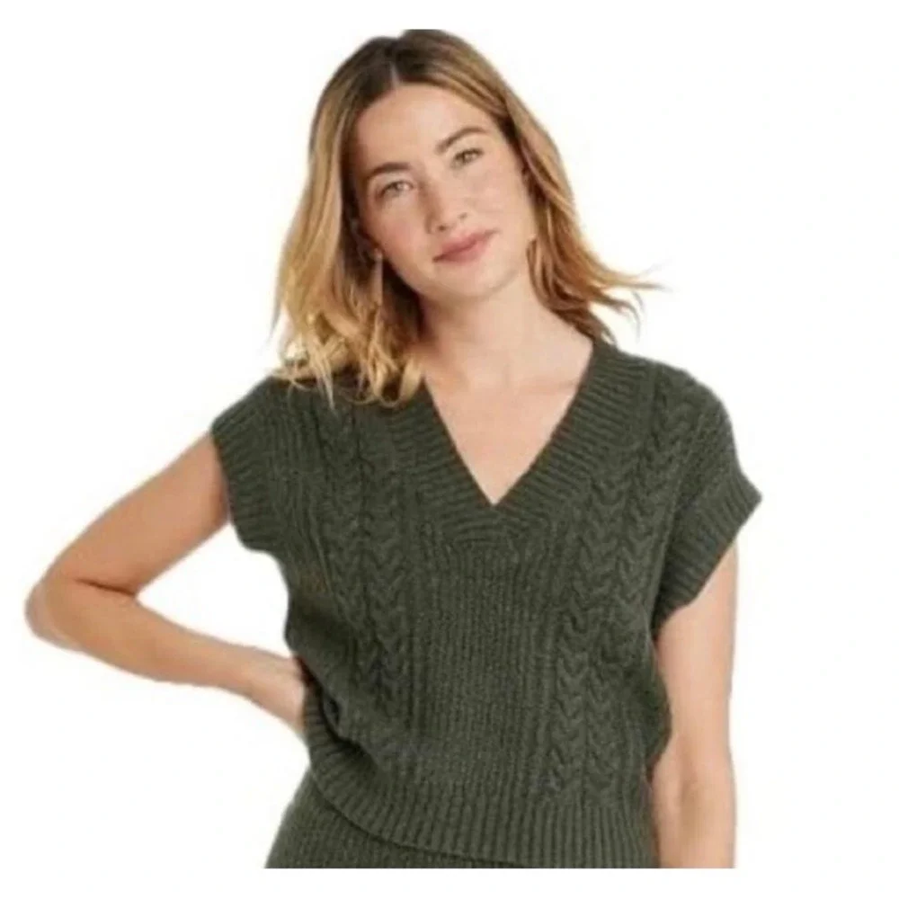 Universal Thread Women XL Olive Green Cable Knit V-Neck Sweater Vest Sleeveless